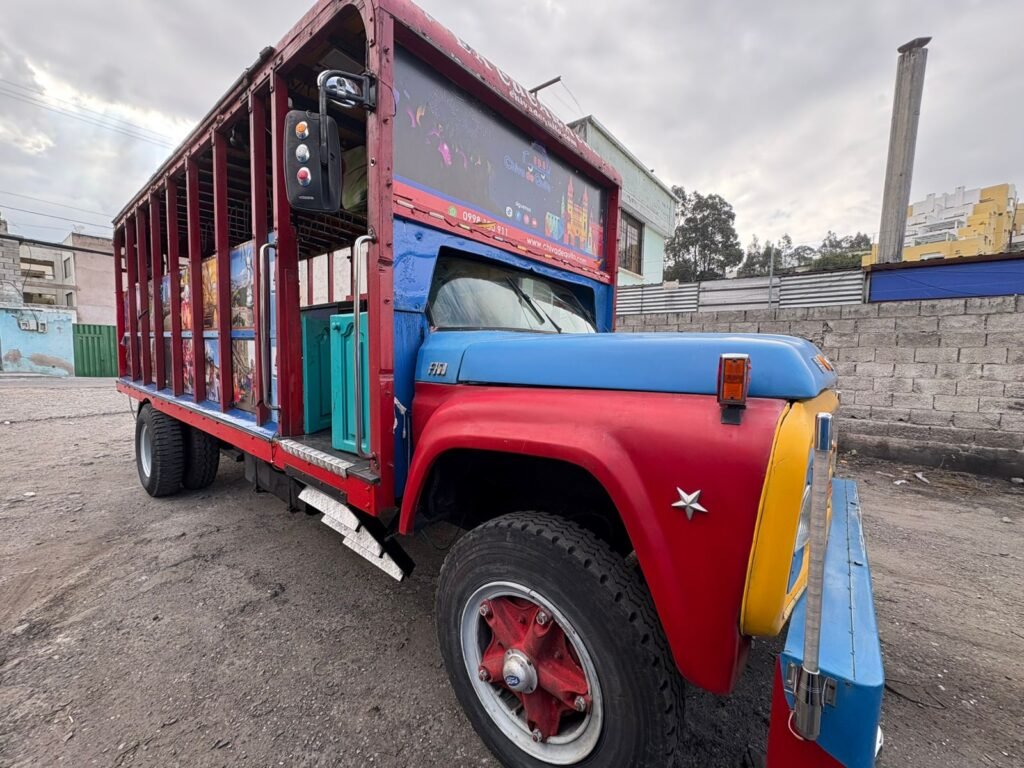 chiva de quito la cucaracha