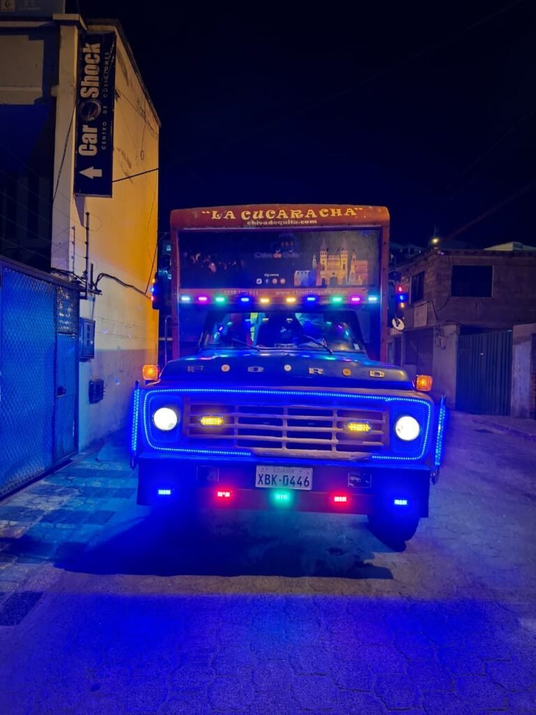 chiva de quito la cucaracha